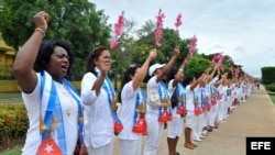 Berta Soler (i), líder del grupo Damas de Blanco. Archivo 