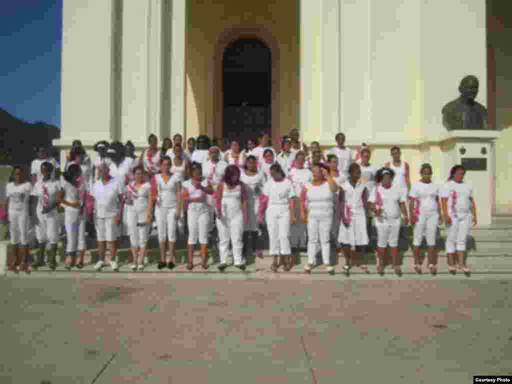 Damas de Blanco en el Santuario del Cobre