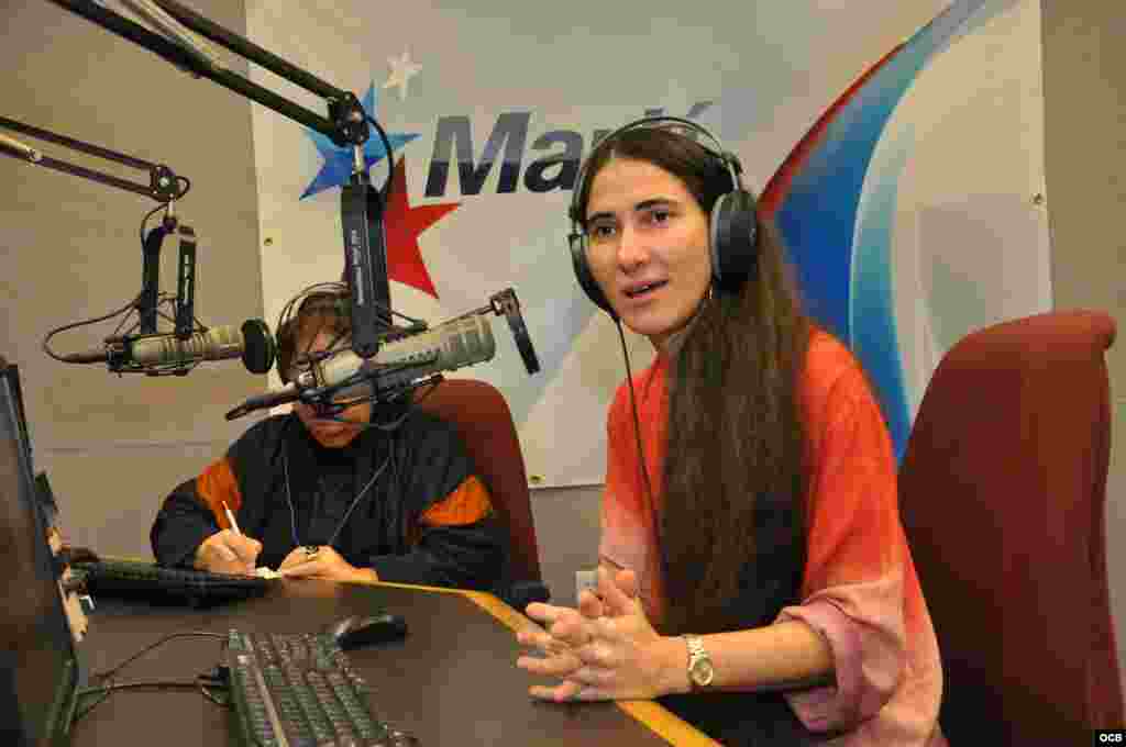 Yoani S&aacute;nchez de visita en Mart&iacute; Noticias